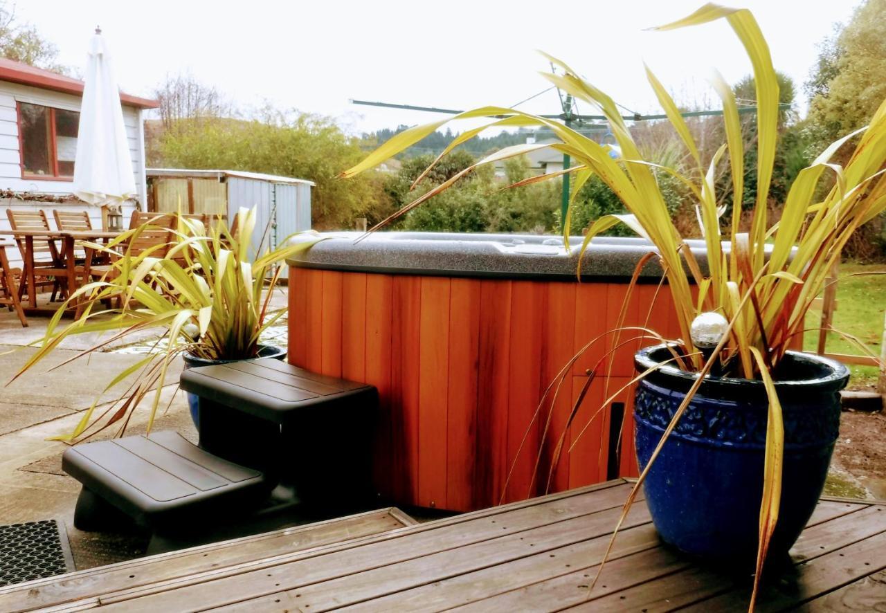 StayGeraldine HOT TUB at Pukeko Cottage Exterior foto
